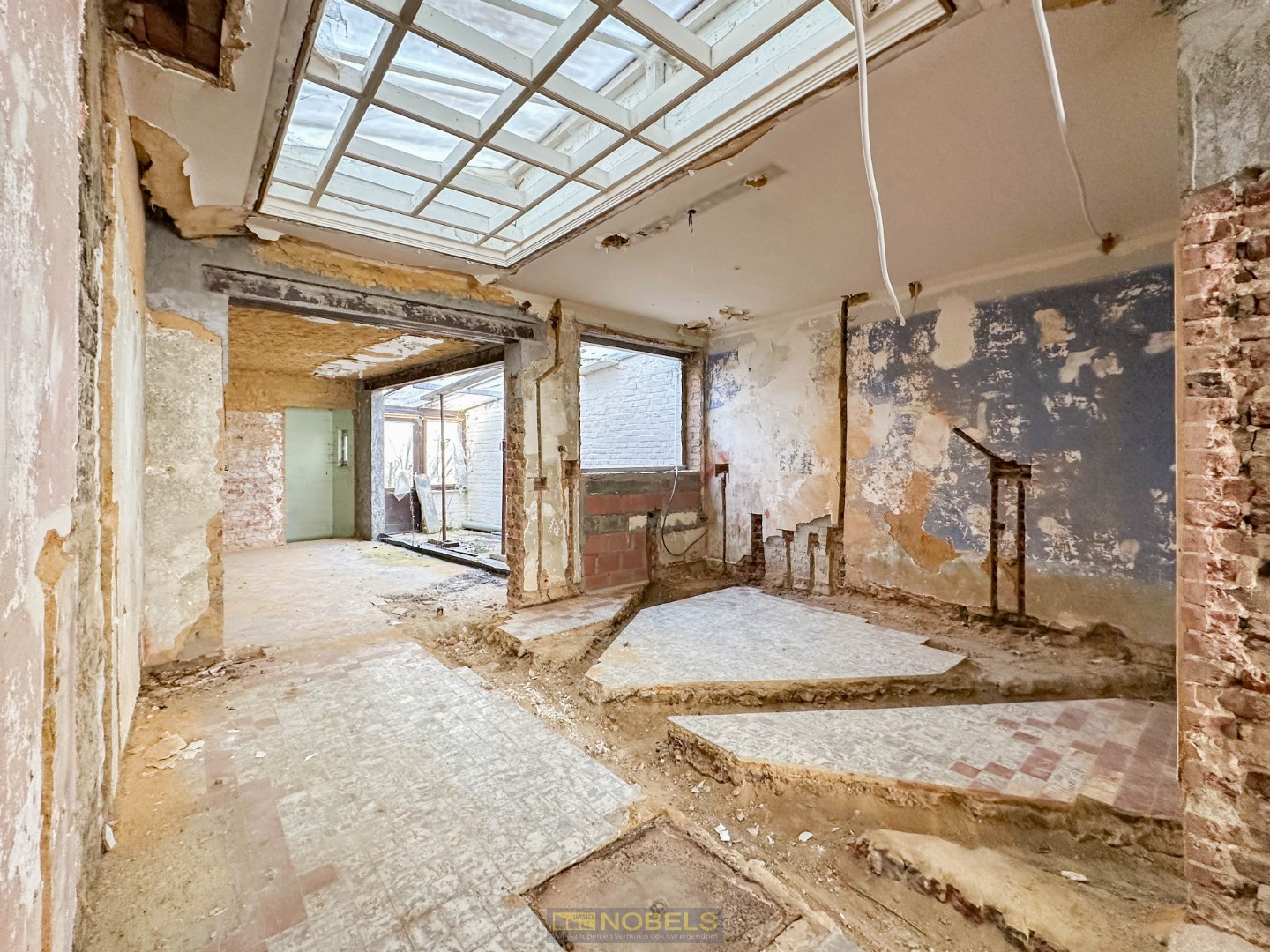 Te koop, verder af te werken stadswoning/opbrengsteigendom te Ronse - foto 4