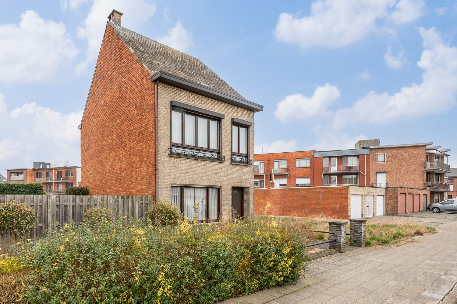 Gunstig gelegen gezinswoning in doodlopende straat. - foto 2