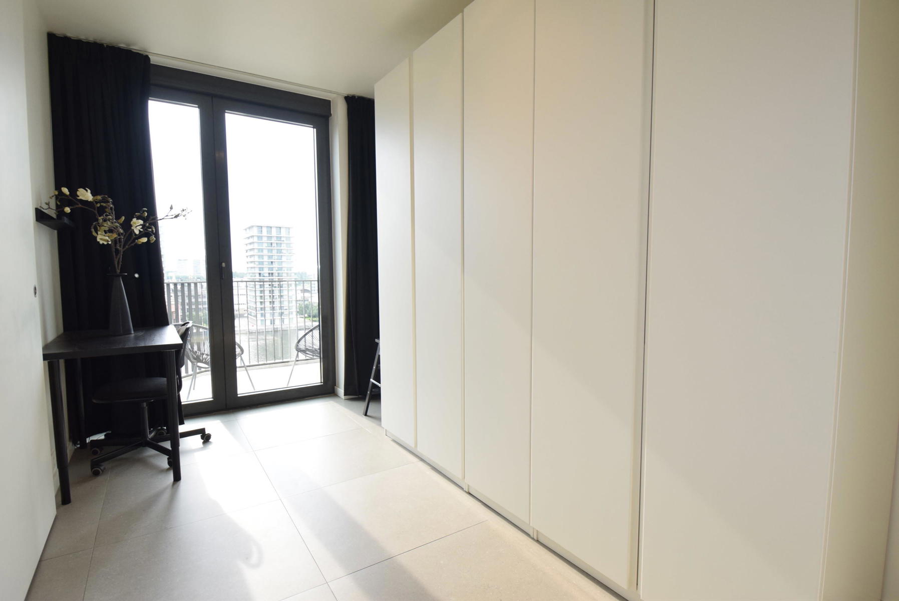 Gemeubeld 2 slaapkamer appartement met groot dakterras op EILANDJE - foto 5