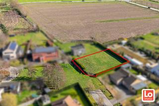 Dit mooi perceel bouwgrond van ca. 736 m² heeft een uniek zicht op de achterliggende weilanden en ligt in een rustige doodlopende straat, midden in...