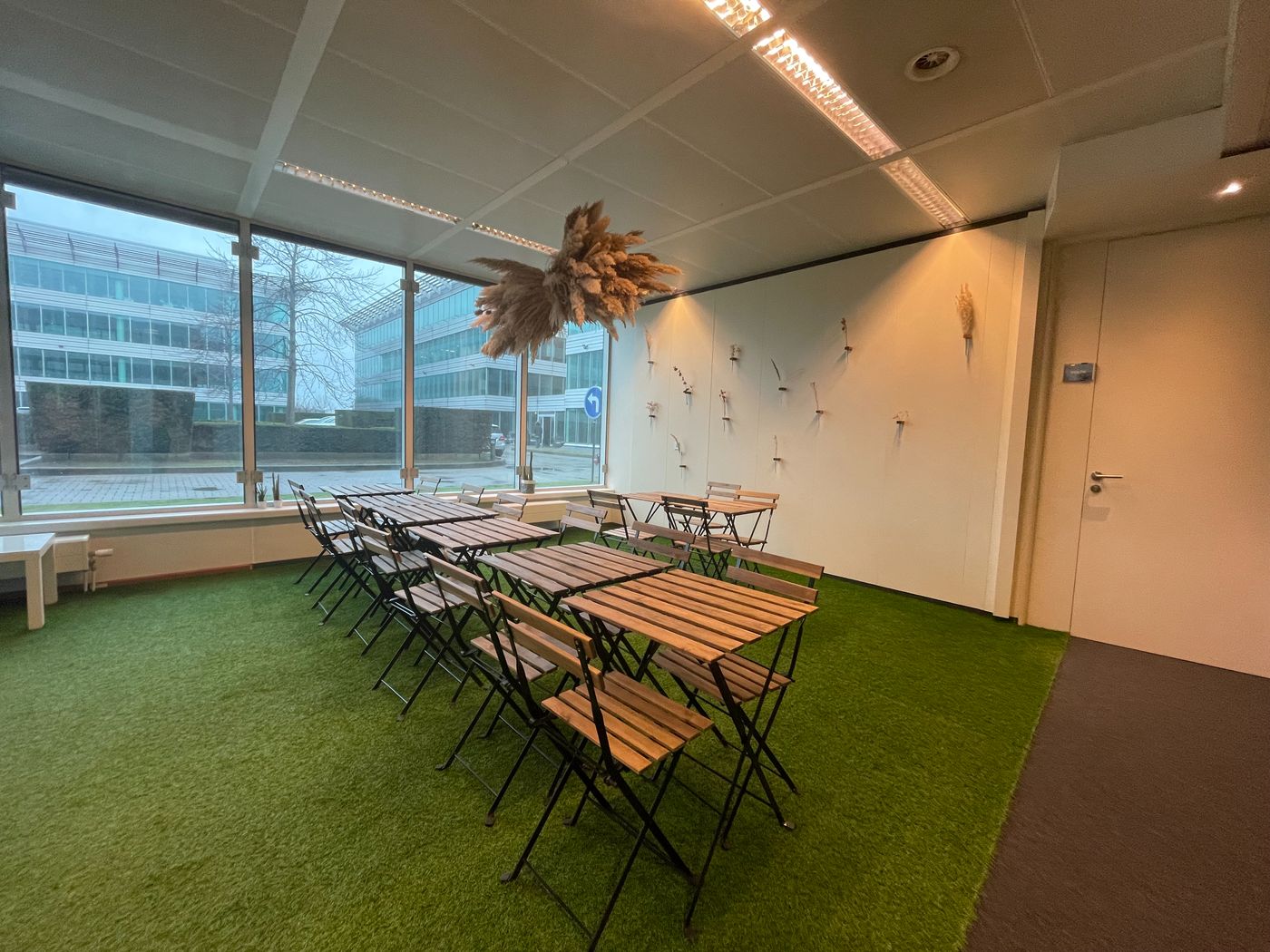 Espace polyvalent de +/- 20 m² à proximité des autoroutes E40 et R0 - photo 5