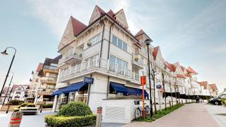 TE HUUR: Garagebox in hartje Zoute op enkele passen van het Albertplein!-3AfmetingenBreedte muur tot muur: 2m80Breedte tussen de poort: 2m10Diepte:...