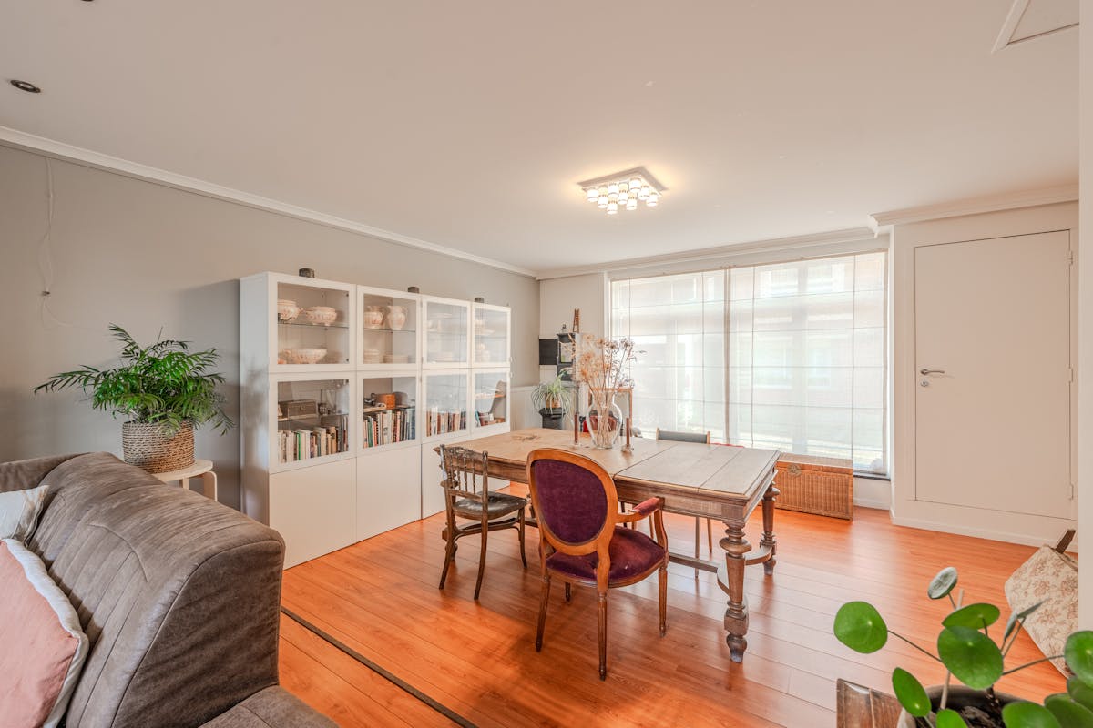 Ruime woning met vijf slaapkamers en gezellige stadskoer - foto 4