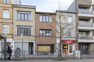 Ben je op zoek naar een ruime woning met 4 slaapkamers en tuin te koop in Hoboken? Dan is dit ruime woning te koop aan de Sint-Bernardsesteenweg...