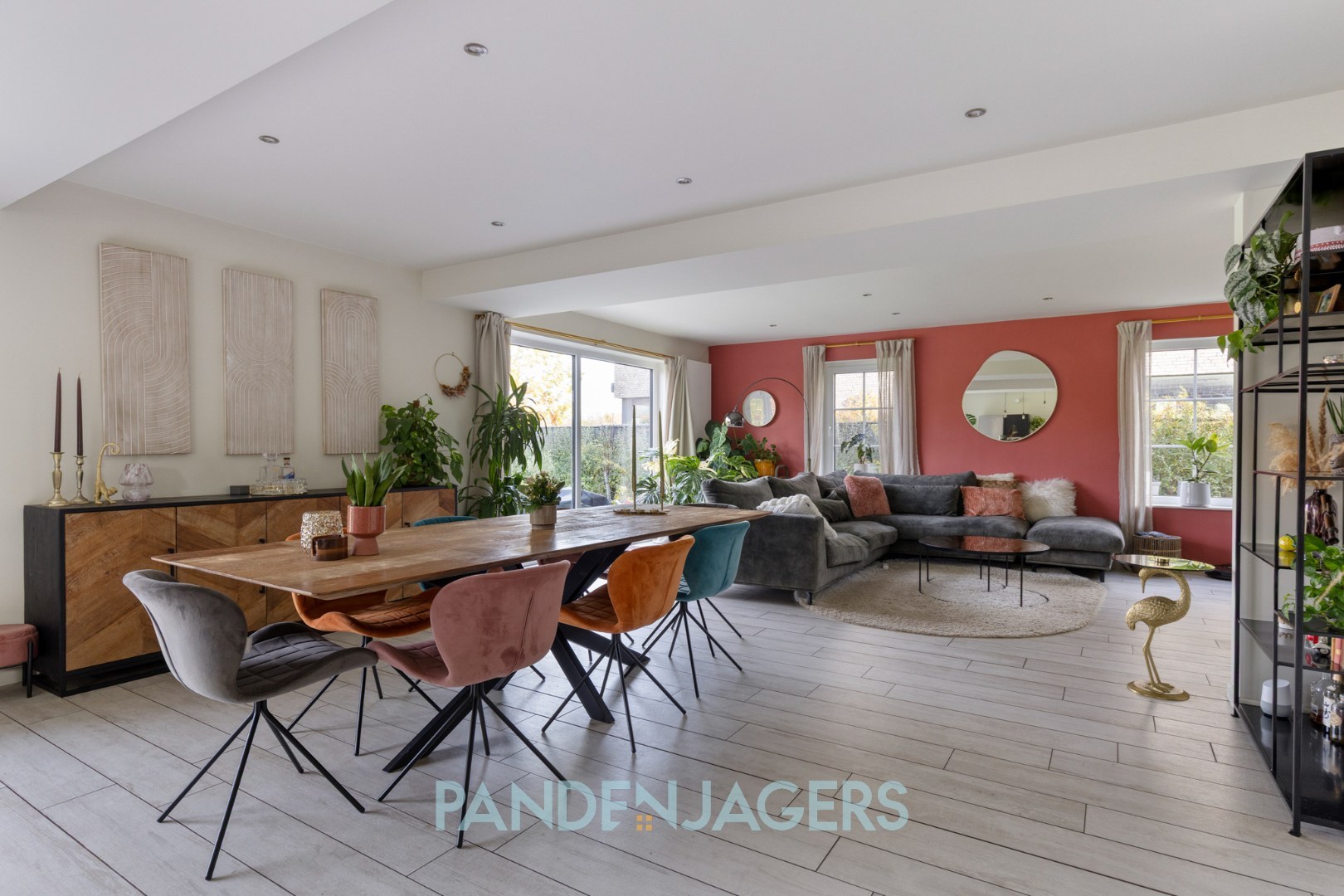 Recente energiezuinige woning met 6 slaapkamers, laadpaal en ruim perceel - foto 2