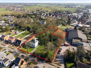 Prachtige, stijlvolle herenwoning gelegen in een van de mooiste straten in het centrum van Essen op een leuk perceel grond van zo’n 2.620m²,...