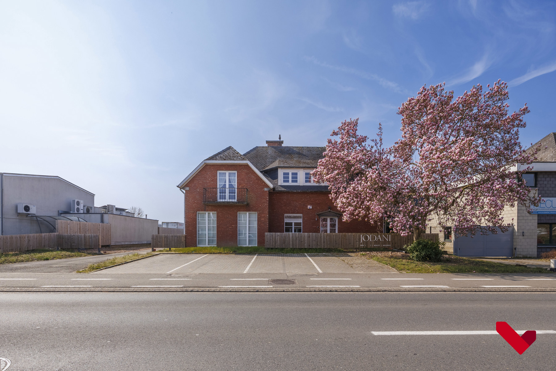 Exclusieve commerciële villa met mogelijkheden op toplocatie - foto 1