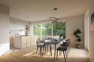 Ben je op zoek naar een instapklare woning in het centrum van Wevelgem? In de Nieuwe Markt te Wevelgem zijn er drie rijwoningen en twee halfopen bebouwingen beschikbaar. Deze moderne woningen bieden comfortabel en energiezuinig wonen, ideaal voor wie op zoek is naar een duurzame thuisbasis.<br /><br /><strong>Ideale locatie voor pendelaars.</strong><br /><br />Gelegen in het hart van Wevelgem, zijn deze woningen optimaal bereikbaar met het openbaar vervoer. Dit maakt het een ideale plek voor pendelaars die dagelijks naar nabijgelegen steden reizen. Met alle voorzieningen binnen handbereik, zoals winkels, scholen en restaurants, vind je hier alles wat je nodig hebt voor een comfortabel leven.<br /><br /><strong>Comfortabel en modern wonen.</strong><br /><br />De woningen zijn voorzien van energiezuinige technieken, waaronder een warmtepomp. Dankzij de doordachte indeling kun je optimaal genieten van je nieuwe thuis. Elk huis biedt de ruimte en functionaliteit die je nodig hebt, of je nu alleen woont of met een gezin.<br /><br />Elke woning beschikt over een privé parkeerplaats voor de deur. De ruime badkamer is uitgerust met zowel een ligbad als een inloopdouche. Met drie slaapkamers en extra bergingsruimte zowel beneden als boven, geniet je van voldoende opslagmogelijkheden en een praktische indeling. Bovendien geniet je van een gezellig stadstuintje met een aangelegd terras.<br /><br /><strong>Jouw nieuwe thuis wacht op je.</strong><br /><br />Deze woning is verkrijgbaar aan <strong>6% btw</strong> en heeft een <strong>prijs inclusief alle kosten van 378.419 euro*</strong>. Laat deze kans niet liggen en ontdek deze instapklare woningen in de Nieuwe Markt te Wevelgem.