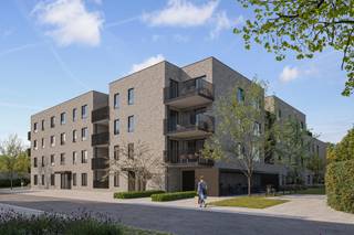 Ruim en aangenaam appartement met 1 slaapkamer en terrasInkomhal met wc en mogelijkheid vestiaire, living met open volledig ingerichte keuken en...