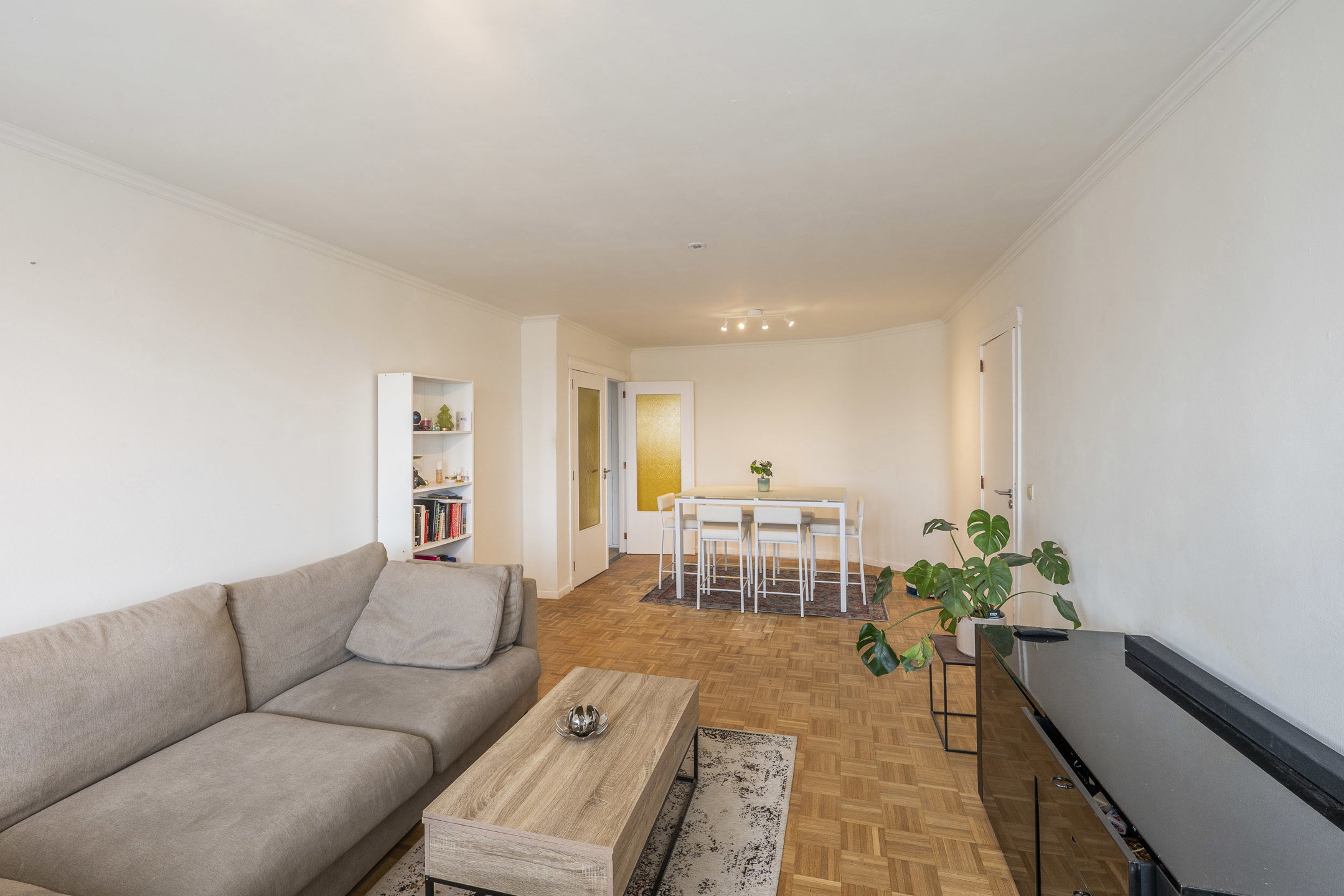 Gezellig, gerenoveerd, licht 2 slpk appt &amp; kelderberging  - foto 4