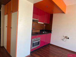<p><span>Studio gelegen aan 'De Wilde zee', Antwerpen centrum!</span></p><p><span>Interesse? Stuur een mail naar </span><span>vv@clissenimmo.be.</span></p><p><span>Openbaar vervoer en winkels op wandel afstand. We hebben momenteel 2 studio's te huur binnen dit gebouw S35 en S21, beide studio's hebben een gelijkaardige indeling.</span></p><p><span>Indeling studio: inkomhal met ingemaakte kasten, open keuken voorzien van toestellen (keramische kookplaat - oven - koelkast), leefruimte en badkamer voorzien van douche, toilet en meubel. Geen afzonderlijke slaapkamer, S35 heeft een aansluiting voor wasmachine.</span></p><p><span>Algemene onkosten: studio €125/maand voor verwarming, water en gemeenschappelijk delen. Elektriciteit dient zelf betaald te worden.</span></p><p><span>Geschikt voor 1 persoon, geen grote huisdieren, drie maanden huurwaarborg. </span></p><p><span>Beschikbaar per 1-9-2026 - EPC S35 162 Kwh/m² - EPC S21 401kWh/m².</span></p>