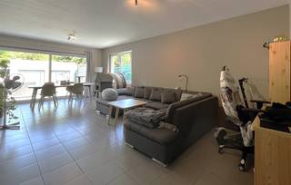 GelijkvloersInkomhalOppervlakte: 6,0m²woonkamerOppervlakte: 30,0m²KeukenBergingBadkamerSlaapkamerOppervlakte: 7,6m²SlaapkamerOppervlakte:...