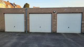 Roeselare : Garage te koop in de Residentie Orient Express, Beversesteenweg 20 (rond punt aan het Station)Afmetingen garage zijn : 2.9 x 6...