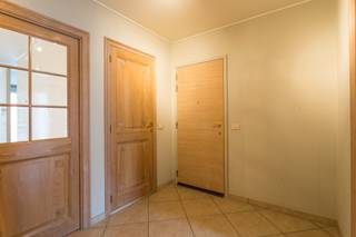 Zwevegem: Ruim appartement te koop met 3 slaapkamers, voor- en achterterras en autostaanplaatsDit goed onderhouden appartement biedt een comfortabele...