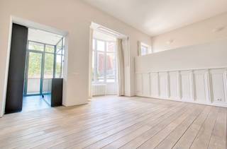 BRUSSELS – Near Square Ambiorix and the EU institutions, on a quiet street close to public transport and many shops. In a beautiful...