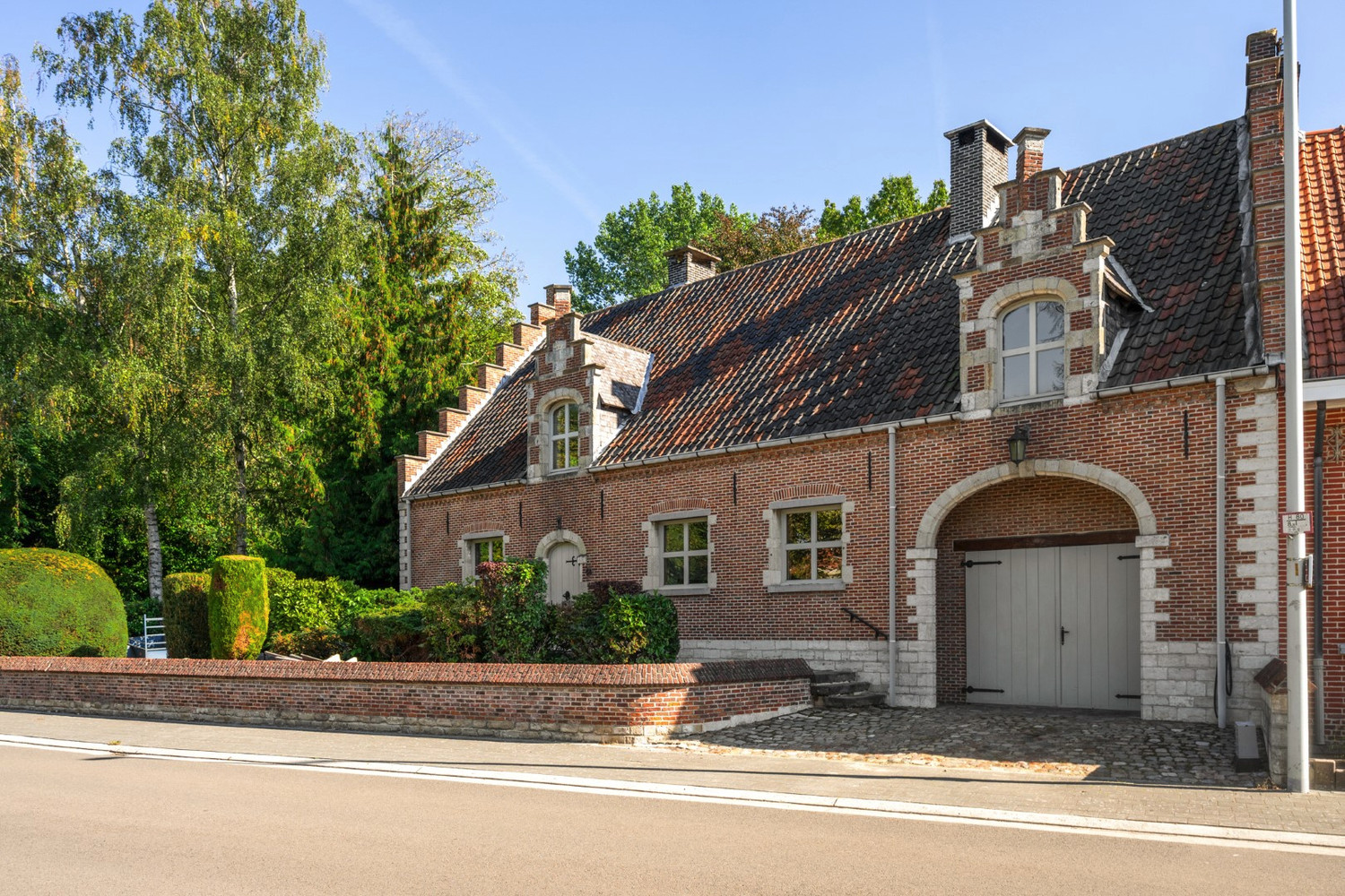 UITZONDERLIJK LANDHUIS OP PERCEEL VAN 1.194 m²! - foto 1