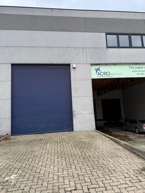 Ruim en instapklaar magazijn met kantoor te huur - photo 4