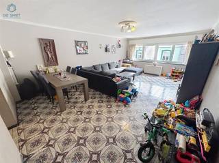 Superbe Appartement au Premier Étage Situé dans un Emplacement Idéal à Geraardsbergen!Vous êtes à la recherche d'un appartement confortable, prêt à...
