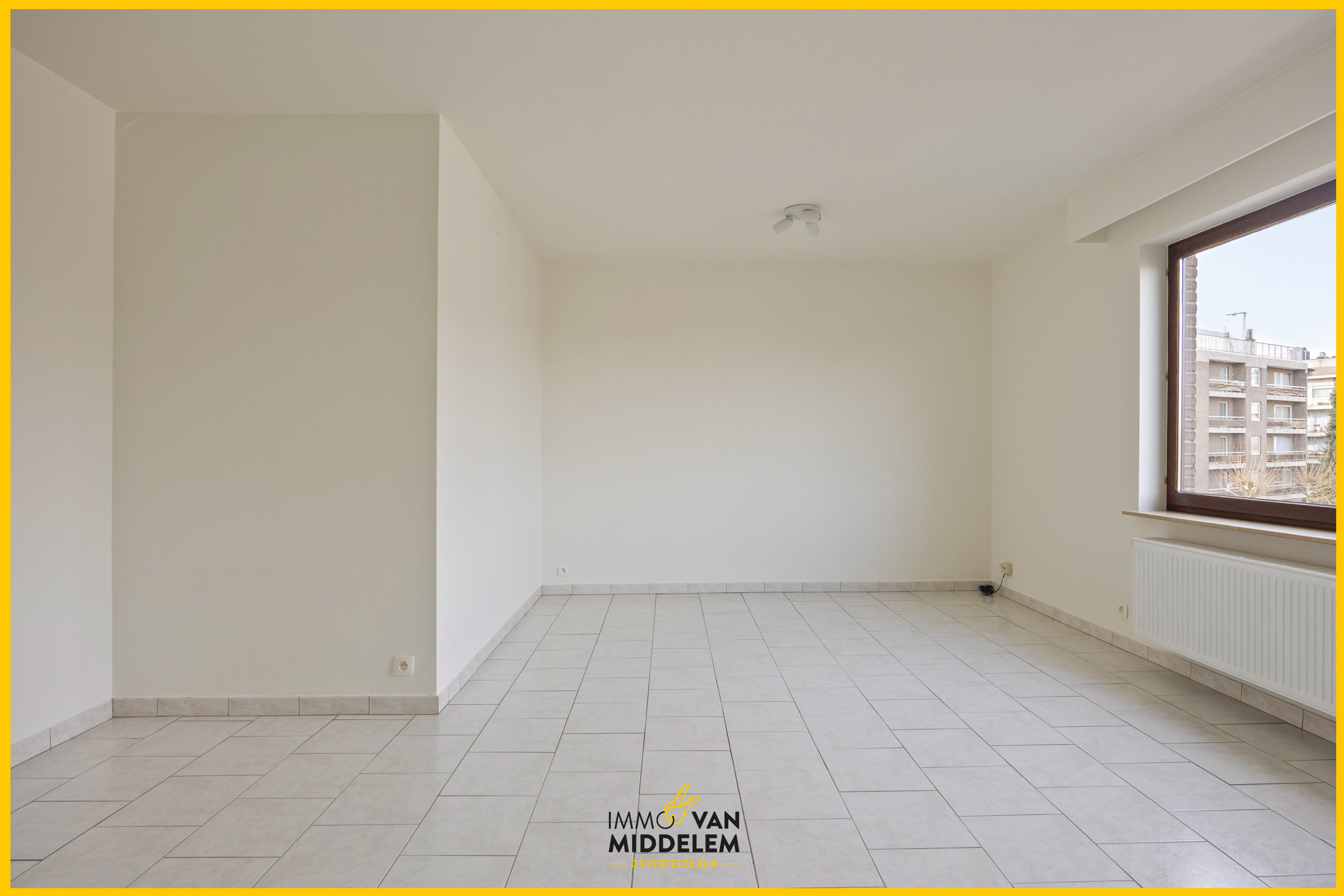 LICHTRIJK VERNIEUWD APPARTEMENT MET 2 KAMERS &amp; TERRAS  - foto 2