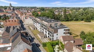 Instapklaar nieuwbouwappartement met staanplaats in centrum Oostrozebeke.Dit appartement is gelegen op de derde verdieping.Ligging: op wandelafstand...