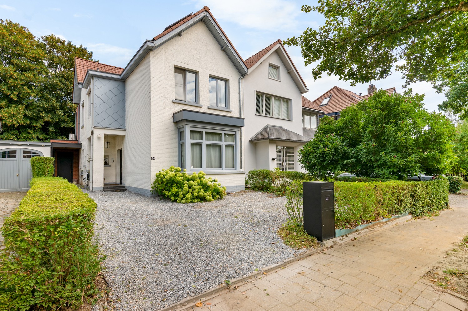 Instapklare woning met 4 slpkrs in hartje Edegem - foto 1