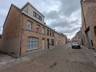 Stijlvol gerenoveerde woning met wellness in De Panne – ideaal als vaste woonst of opbrengsteigendomDeze instapklare woning op een toplocatie in De...