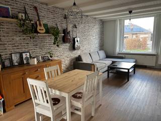 Gerenoveerde halfopen bebouwing met landelijke liggingDeze rustig gelegen woning geniet van een uitstekende bereikbaarheid, met een vlotte...