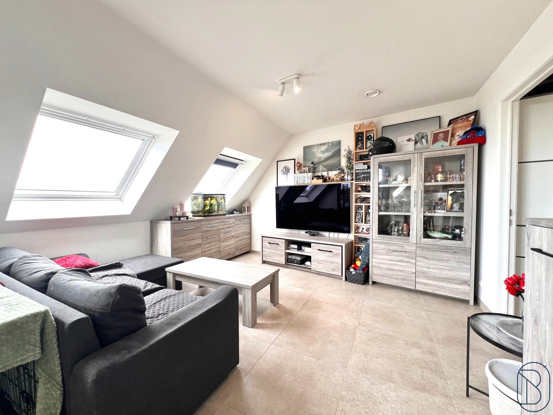 Leuk recente penthouse met terras en 2 SLK! - foto 4