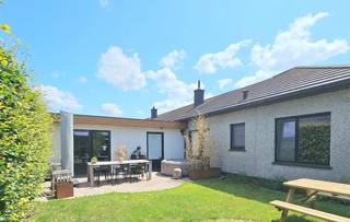 Ontdek deze gerenoveerde, instapklare bungalow in een rustige en kindvriendelijke wijk van Zelzate. Deze woning biedt verrassend veel ruimte en...