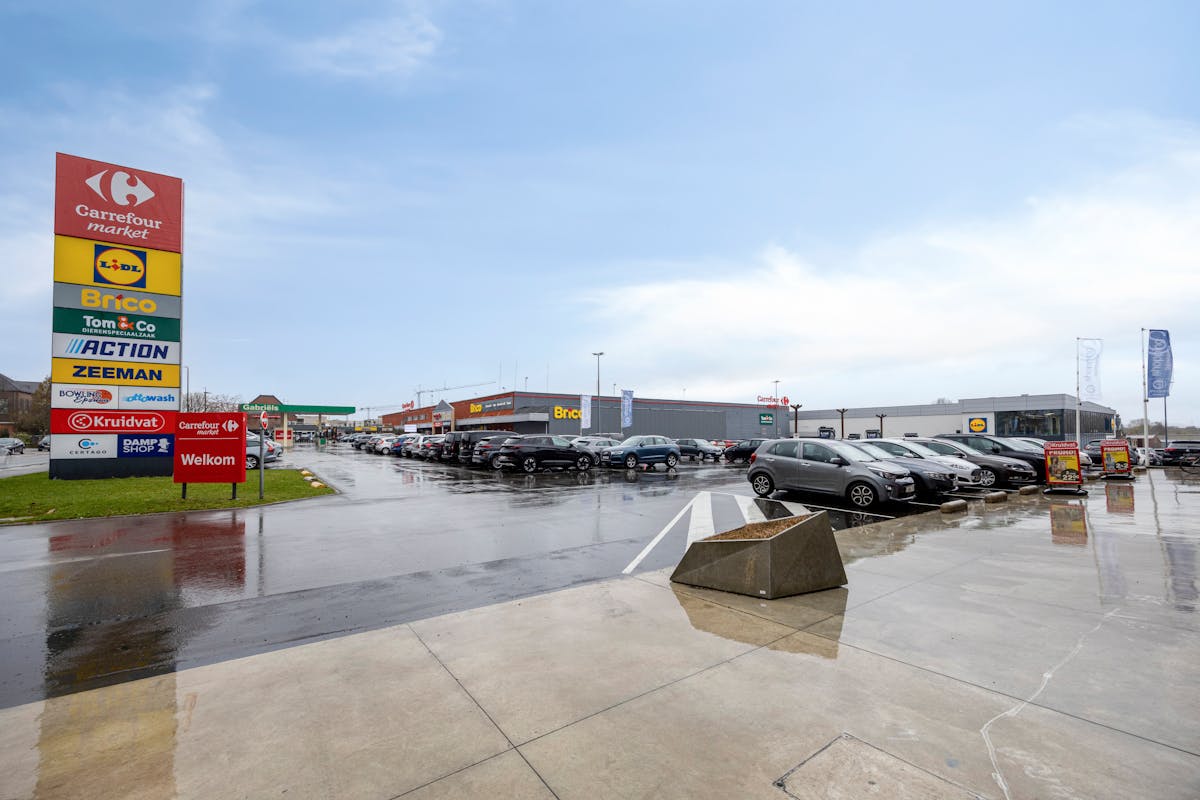 Commercial corner building of approximately 220 m² with excellent visibility in Shopping Diepenbeek - photo 3