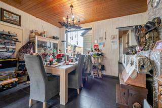 Zeer goed gelegen gezinswoning met 3 slaapkamers en zonnige tuin. Deze woning is gelegen in het hartje van Moorslede, vlakbij de gezellige markt...