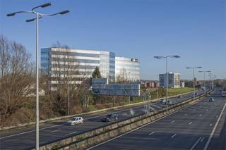 SkylinE40, dat is nieuwbouw kantoorruimte met een hoog werkcomfort dat voldoet aan alle hedendaagse noden, ideaal gelegen tussen Brussel en...