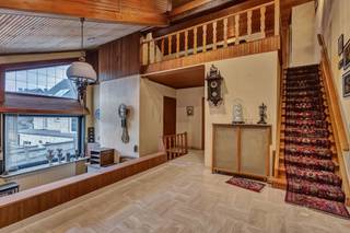 Voor meer info of een bezoek, bel 054 69 39 36 - Op een gunstige ligging in Denderwindeke bevindt zich deze te renoveren gelijkvloerse...