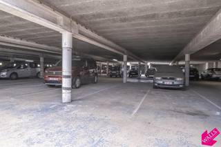 Dubbele autostaanplaats te huur.Open autostaanplaatsen genummerd "294" en " 307" in een afgesloten garagecomplex! De enkele autostaanplaats heeft als...