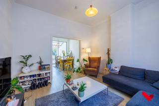 Welkom in de Overwinningsstraat 2, waar locatie, ruimte en potentieel elkaar ontmoeten! Deze charmante woning bevindt zich in een uiterst...