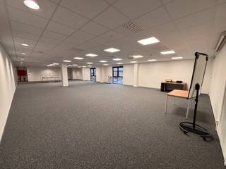 Dit kantoor op het eerste verdiep biedt 360 m² aan moderne en efficiënte werkruimte voor ondernemers en professionals die op zoek zijn naar...