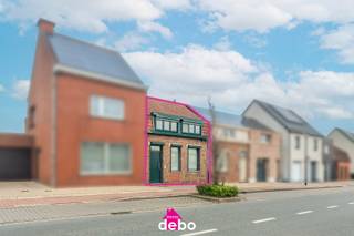 Deze lichtrijke en gezellige rijwoning is gunstig gelegen, dichtbij Bellewaerde, op wandelafstand van de dorpsschool en apotheek. Op korte...