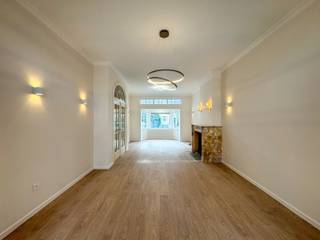 Gelegen aan Herbert Hooverlaan 143, in het hart van de wijk Georges Henri, zal deze prachtig volledig gerenoveerde eengezinswoning...