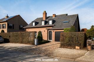 Maison familiale imposante avec un espace de vie étonnamment spacieux, idéalement située dans un quartier résidentiel de Sint-Katelijne-Waver,...