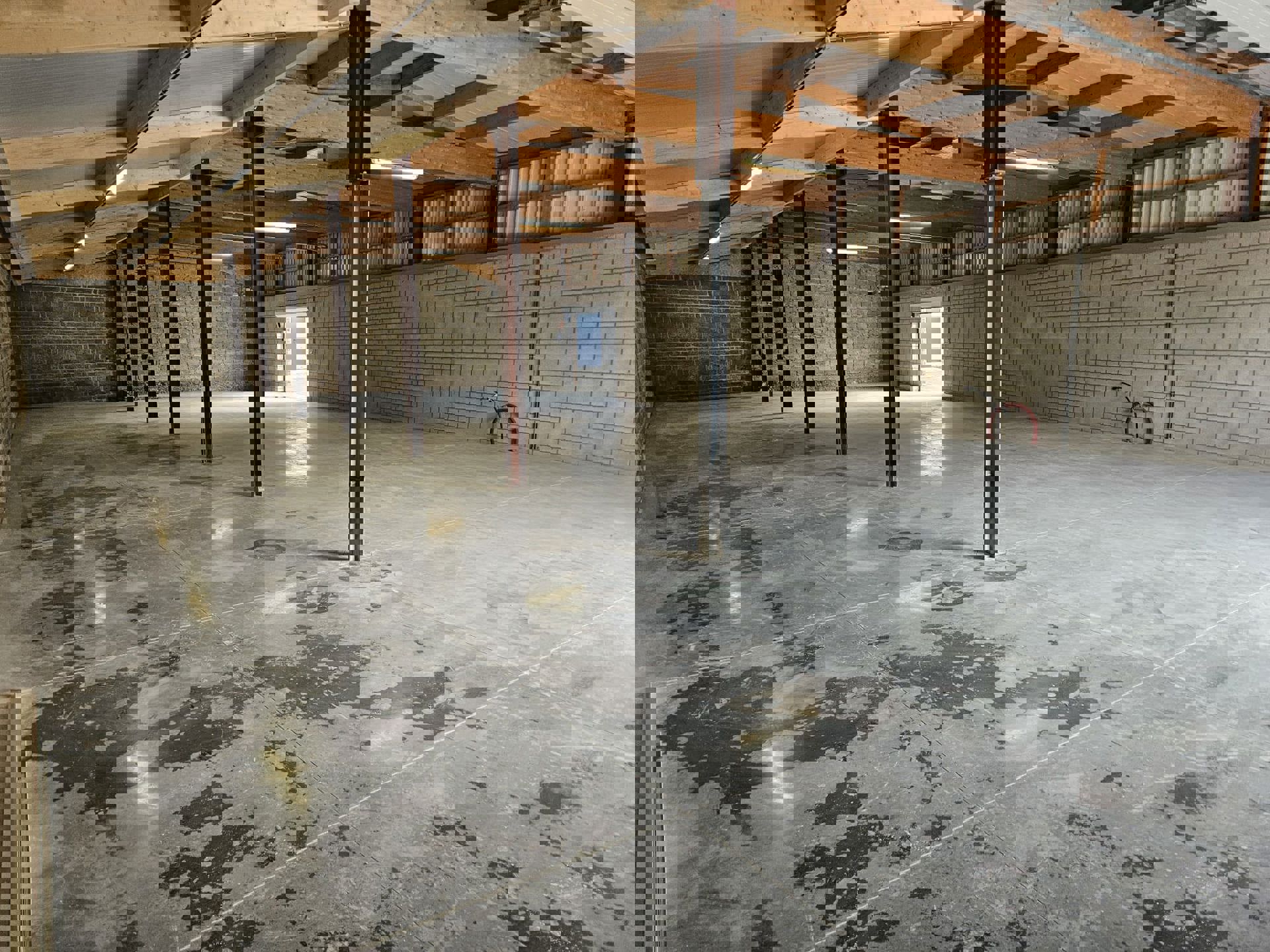 TE HUUR Oudsbergen - magazijn/werkplaats van 293m² - foto 2