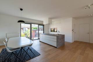 Dit top appartement is zeer centraal gelegen, in de Londenstraat aan het Eilandje.Hier kan je alle leuke terrasjes en restaurants aan het water op...