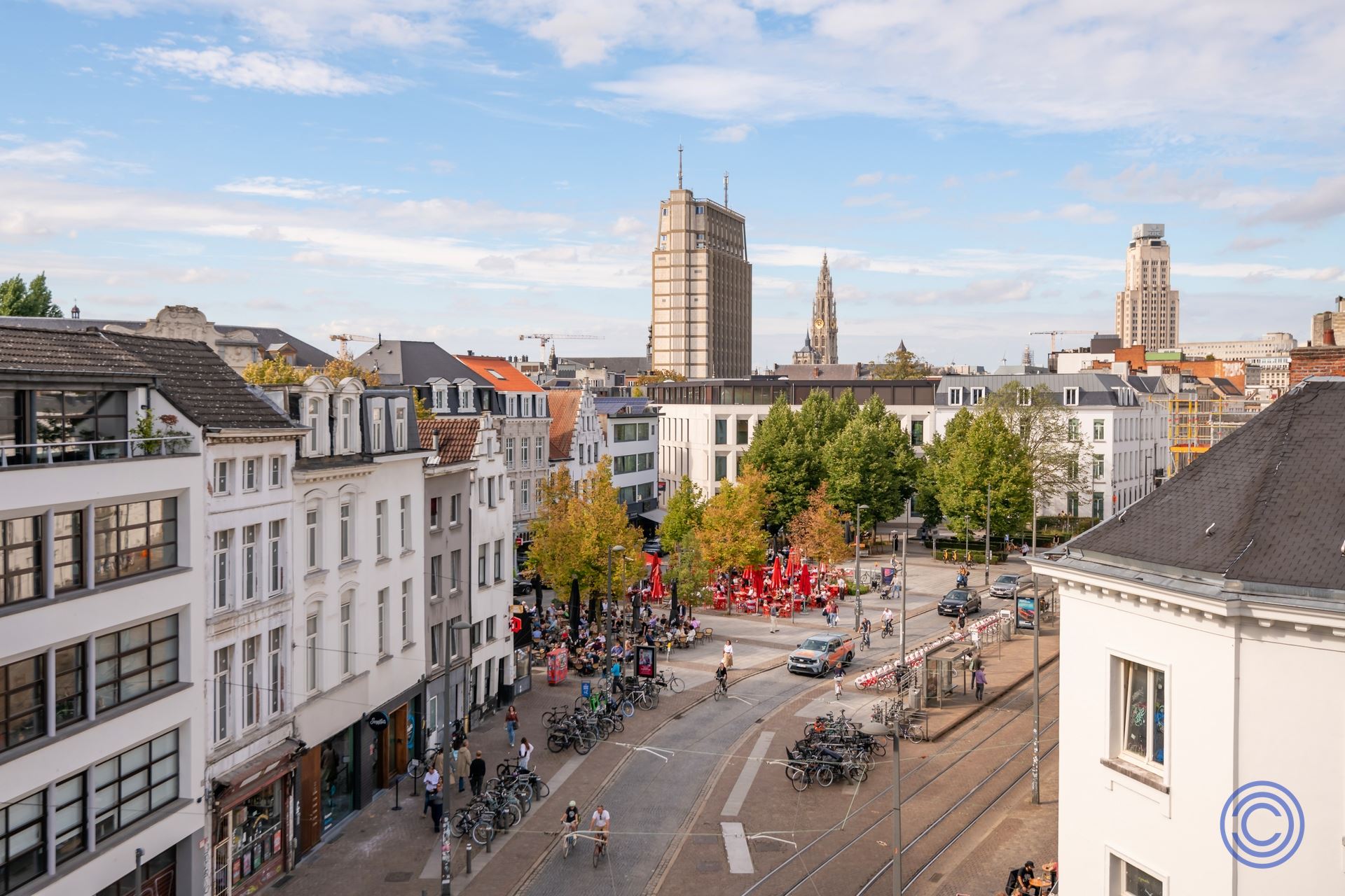 Lichtrijk stadsappartement met maatwerk en uniek zicht aan het Mechelseplein - foto 5
