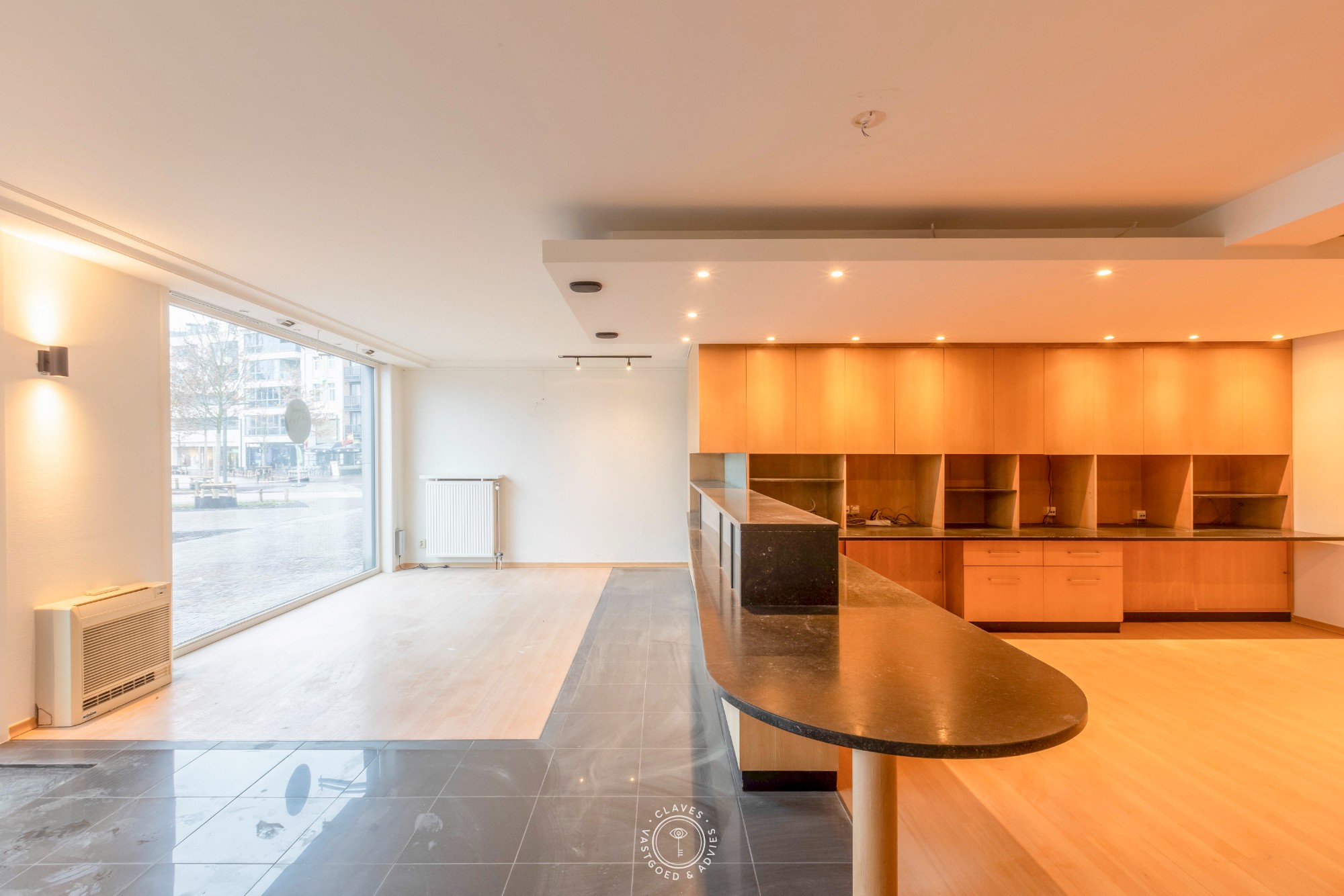 Centraal gelegen handelspand / kantoor met zicht op de Grote Markt - foto 2