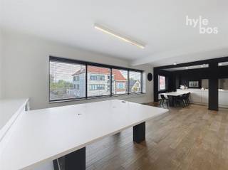 Commercial à louer à Saint-Nicolas