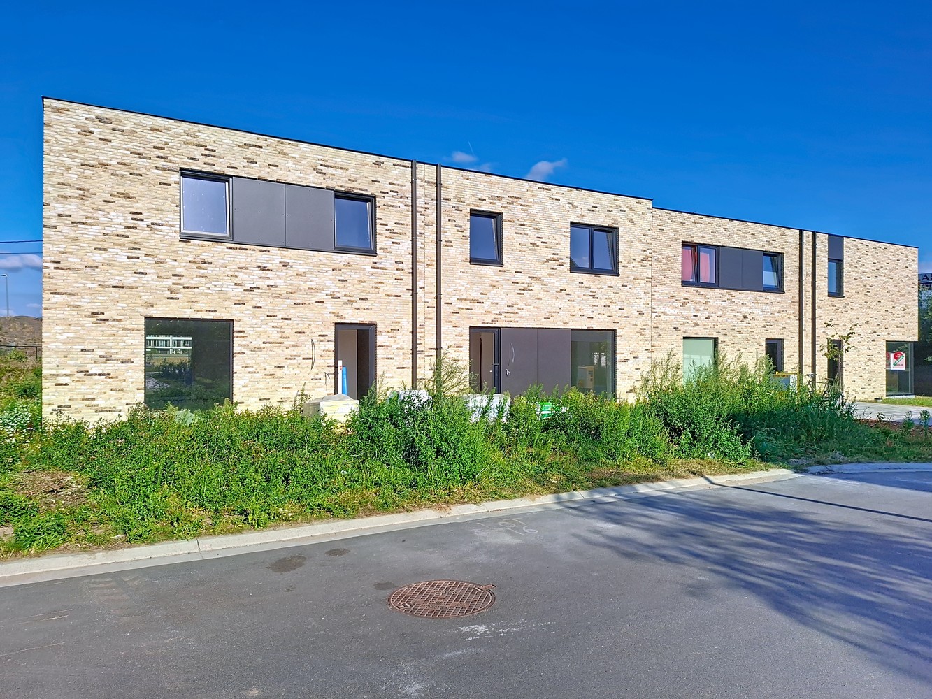 Halfopen nieuwbouwwoning, snel beschikbaar ! - foto 1