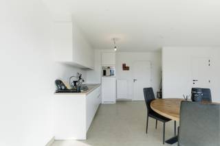 Te koop: recent energiezuinig appartement in het centrum van Izegem, op wandelafstand van scholen en openbaar vervoer en vlakbij de Rijksweg. Dit...