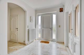Deze instapklare woning is gelegen in een rustige, residentiële buurt van Tongeren, op wandelafstand van het stadscentrum. Met een mooie...