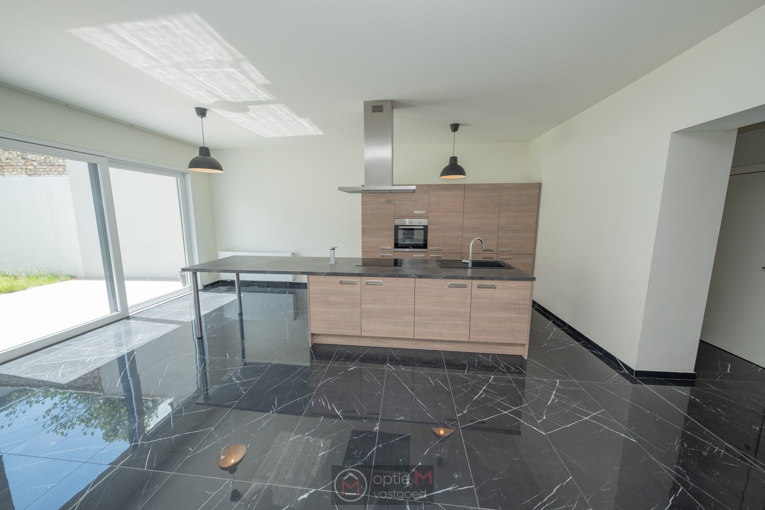 RUIM GELIJKVLOERS APPARTEMENT MET 2 SLPKS EN TUIN MET TERRAS. - foto 4