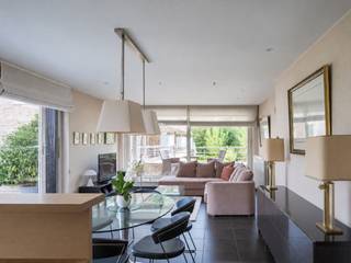 <strong>Ruim duplexappartement met 3 slaapkamers en riante terrassen in Destelbergen</strong><br /><br />Burgemeester Libbrechthof is precies wat de naam laat vermoeden:<strong> een groen hof</strong>, <strong>rustig</strong> en beschut, en toch <strong>vlakbij de dorpskern van Destelbergen.</strong><br /><br />Dit ruime duplexappartement met 3 slaapkamers vindt de <strong>ideale balans tussen ruimtelijk en praktisch wooncomfort</strong>.<br /><br />Op de <strong>eerste verdieping</strong> ligt alles wat je dagelijks nodig hebt: <strong>het leefgedeelte, de terrassen en de hoofdslaapkamer met eigen dressing en badkamer.</strong><br /><br />Een niveau hoger liggen nog <strong>twee slaapkamers</strong> en een <strong>badkamer</strong> met <strong>ligbad</strong>, <strong>toilet</strong> en <strong>wastafel</strong>.<br /><br />Het appartement onderscheidt zich door de uitzonderlijk <strong>ruime, groen omgeven terrassen</strong>, het comfort van recente bouw met een<strong> lage kostenstructuur</strong> op korte, middellange en lange termijn, en de <strong>privatieve beleving</strong> binnen een <strong>sense of community.</strong><br /><br />Het appartement telt een <strong>BVO van 126 m²</strong>, heeft<strong> EPC-label B</strong> en is uitstekend onderhouden.<br /><br /><strong>Ruim wonen, rustig gelegen, praktisch ingedeeld.</strong><br /><br /><strong>Additioneel te koop: een inpandige garagebox voor €35.000.</strong>
