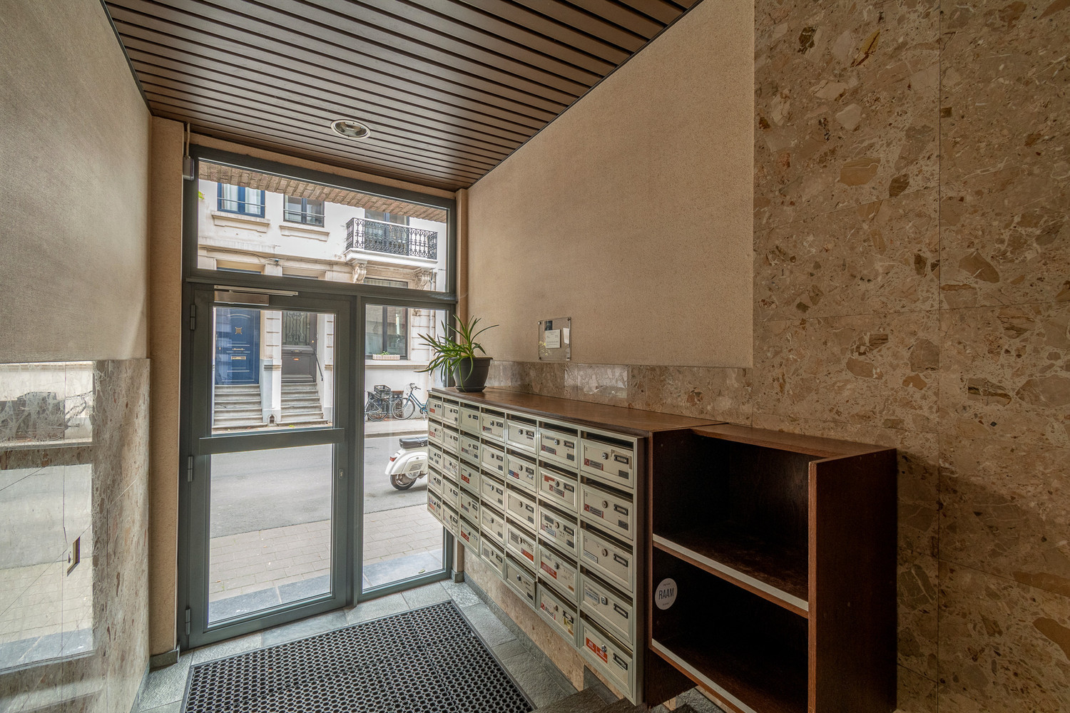 Instapklare en gemeubelde studio (30m²) op toplocatie aan het Harmoniepark - EPC B! - foto 3